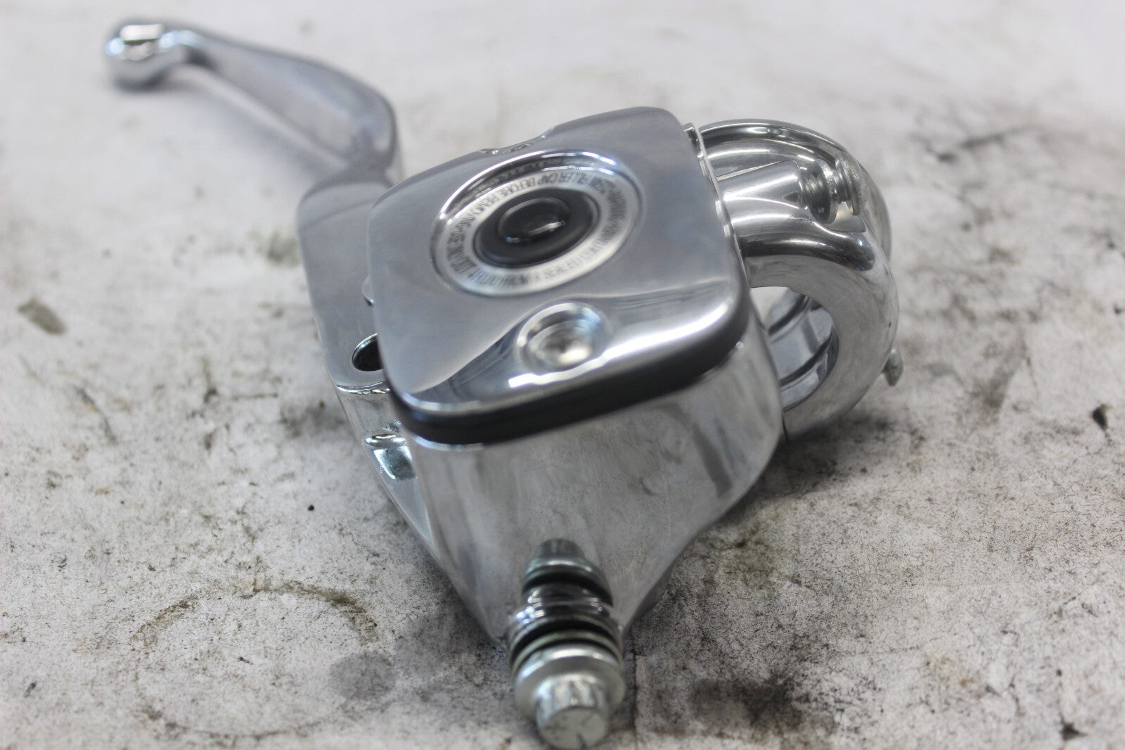 11/16 BORE CHROME MASTER CYLINDER 2005 HARLEY DAVIDSON ROADGLIDE 45105-05