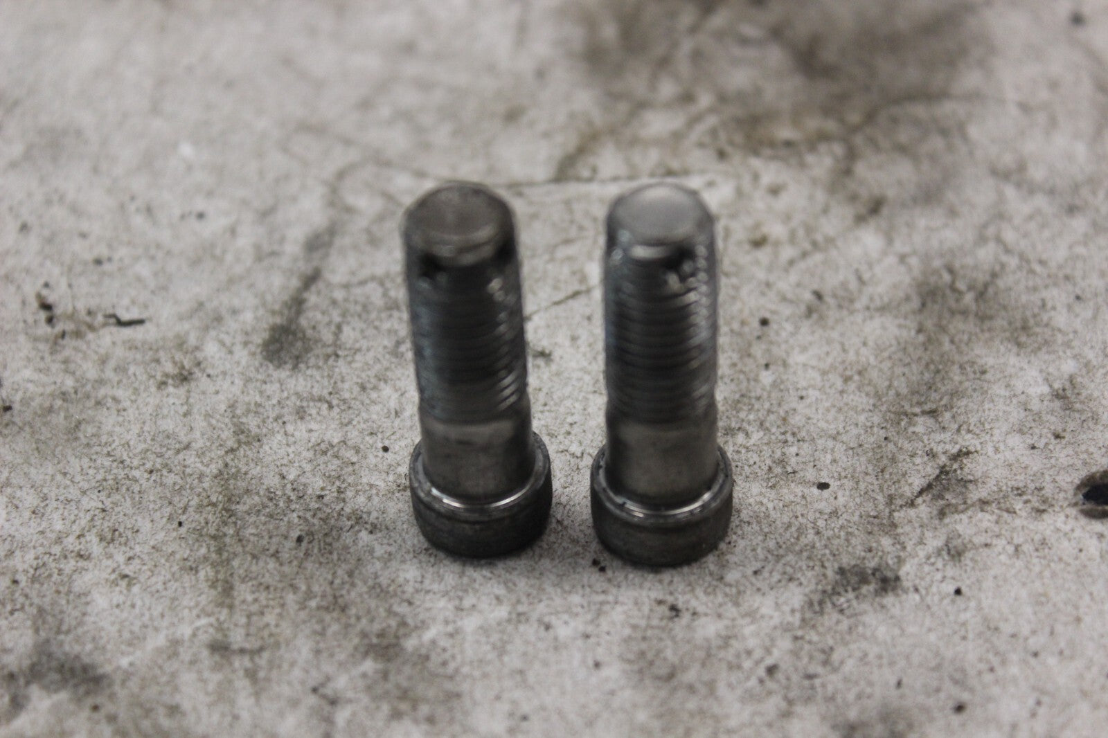 REAR ROD MOUNTING BOLT 2PCS 90122-MCW-D00 2002 HONDA VFR800 INTERCEPTOR