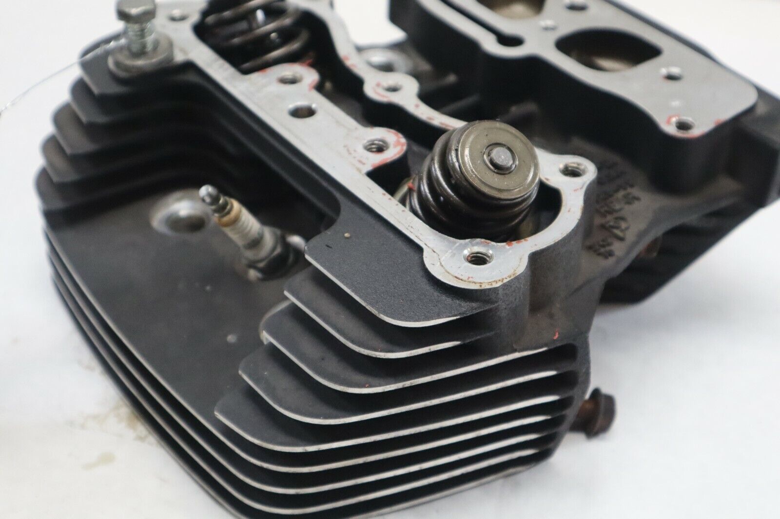 OEM Harley Davidson REAR Cylinder Head 2005 Road King Blk/Red 16725-99