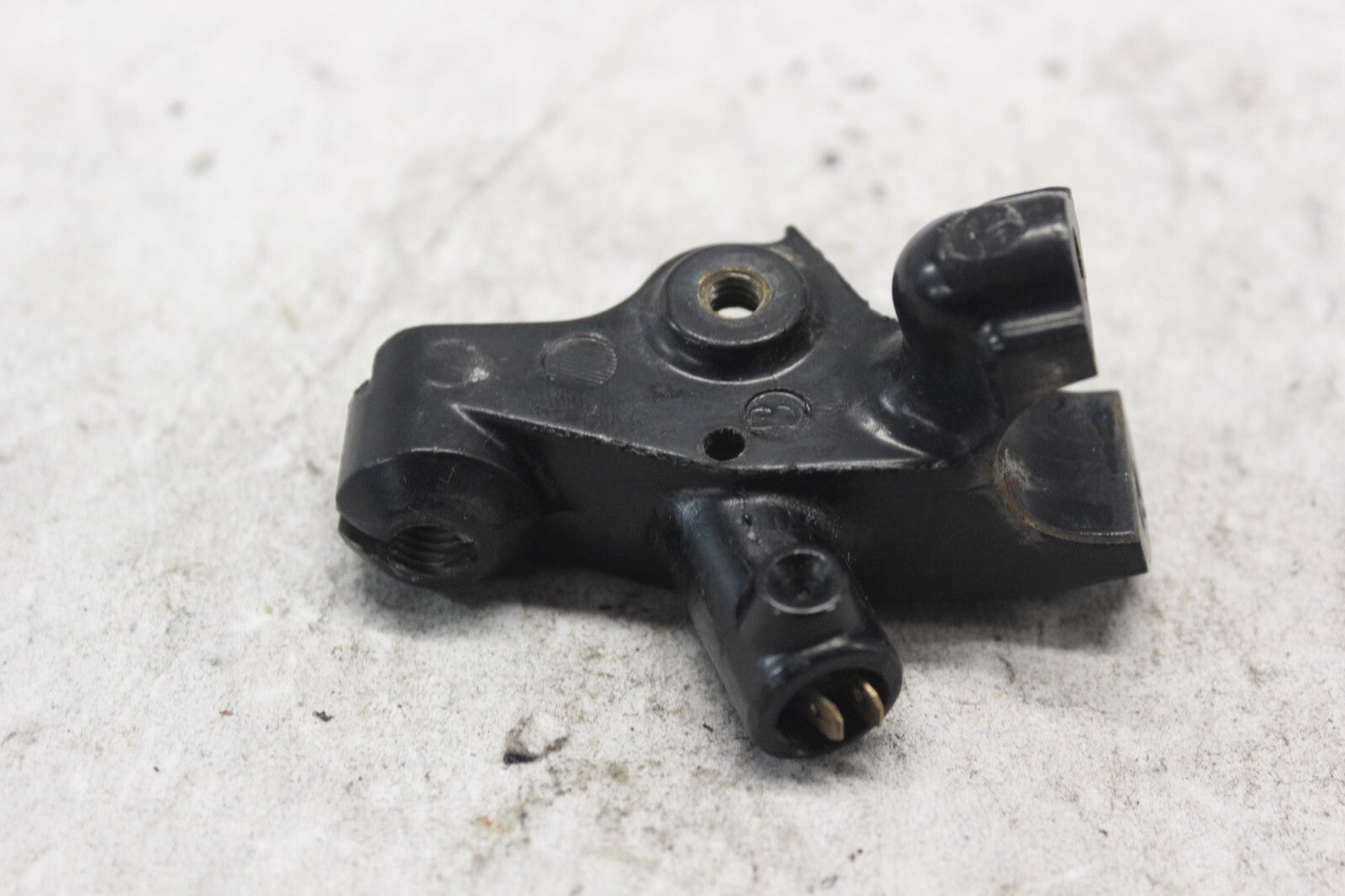 LEFT HANDLEBAR BRACKET 53172-KT8-710 1998 HONDA CBR900RR