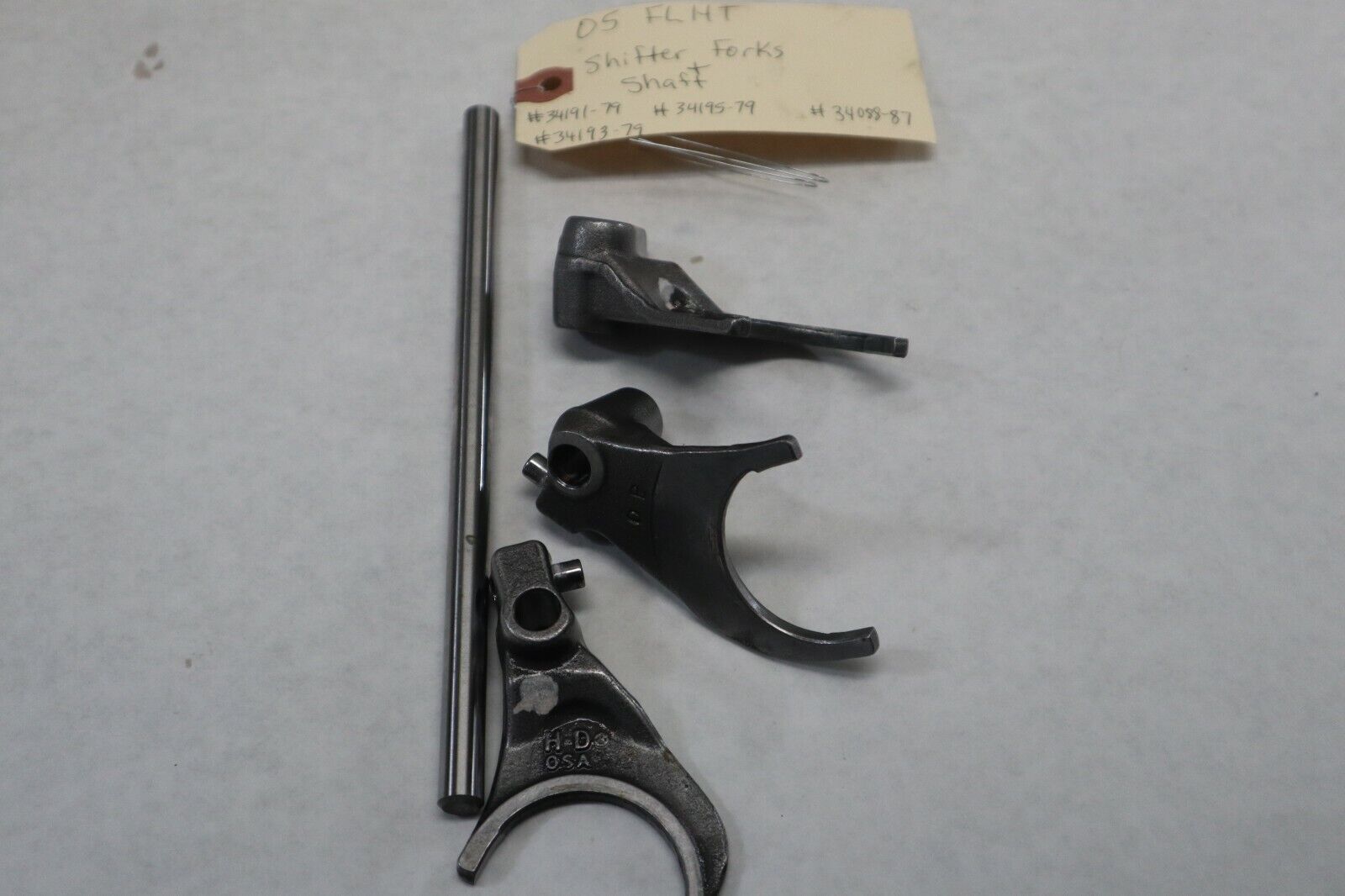 OEM Harley Davidson Trans Shifter Shaft Forks 2005 Road King Blk/Red 34191-79
