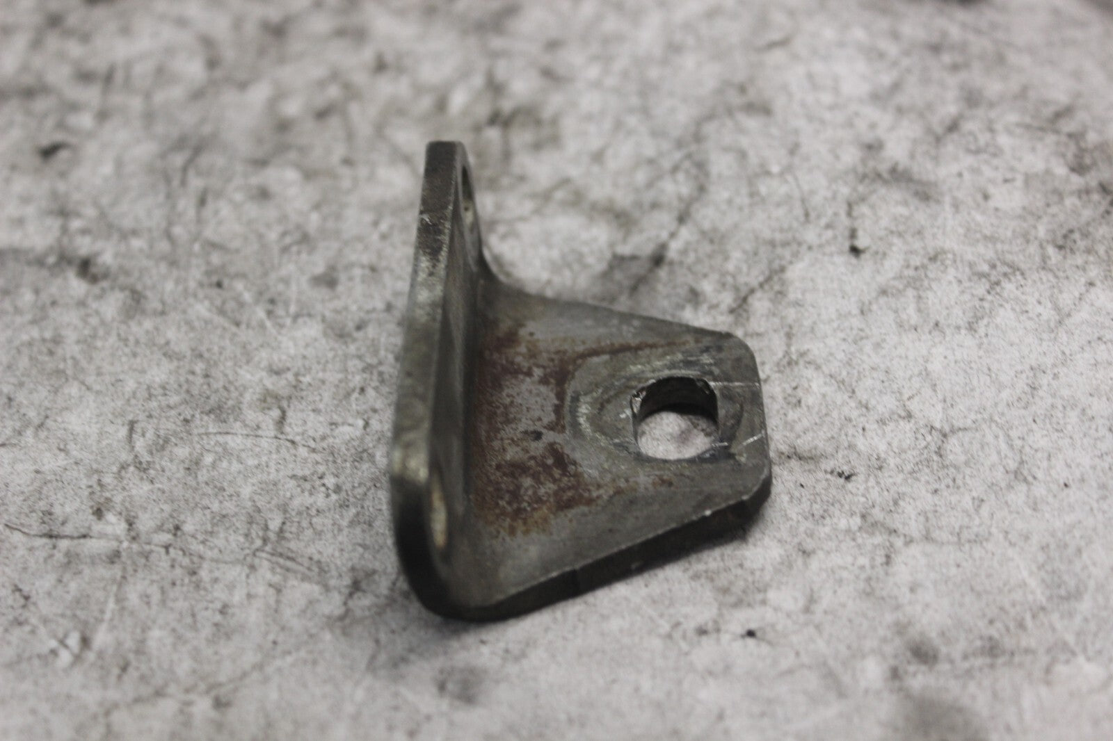 REAR EXHAUST MOUNT BRACKET 65678-07 2008 H-D ELECTRAGLIDE FLHT