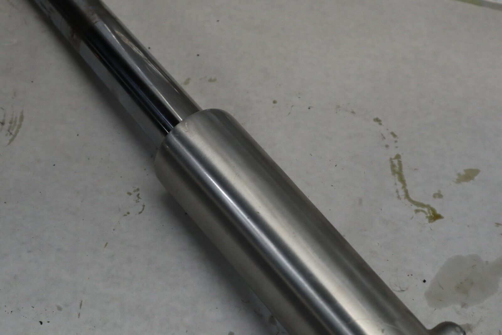 OEM Harley Davidson RIGHT Fork Suspension 2005 Road King Blk/Red 46497-02