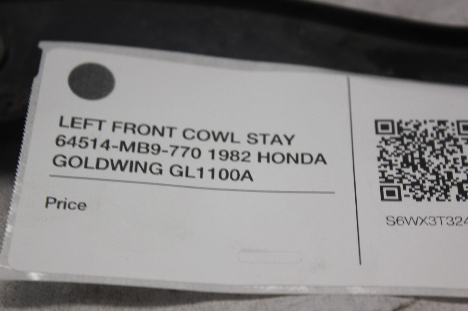 LEFT FRONT COWL STAY 64514-MB9-770 1982 HONDA GOLDWING GL1100A