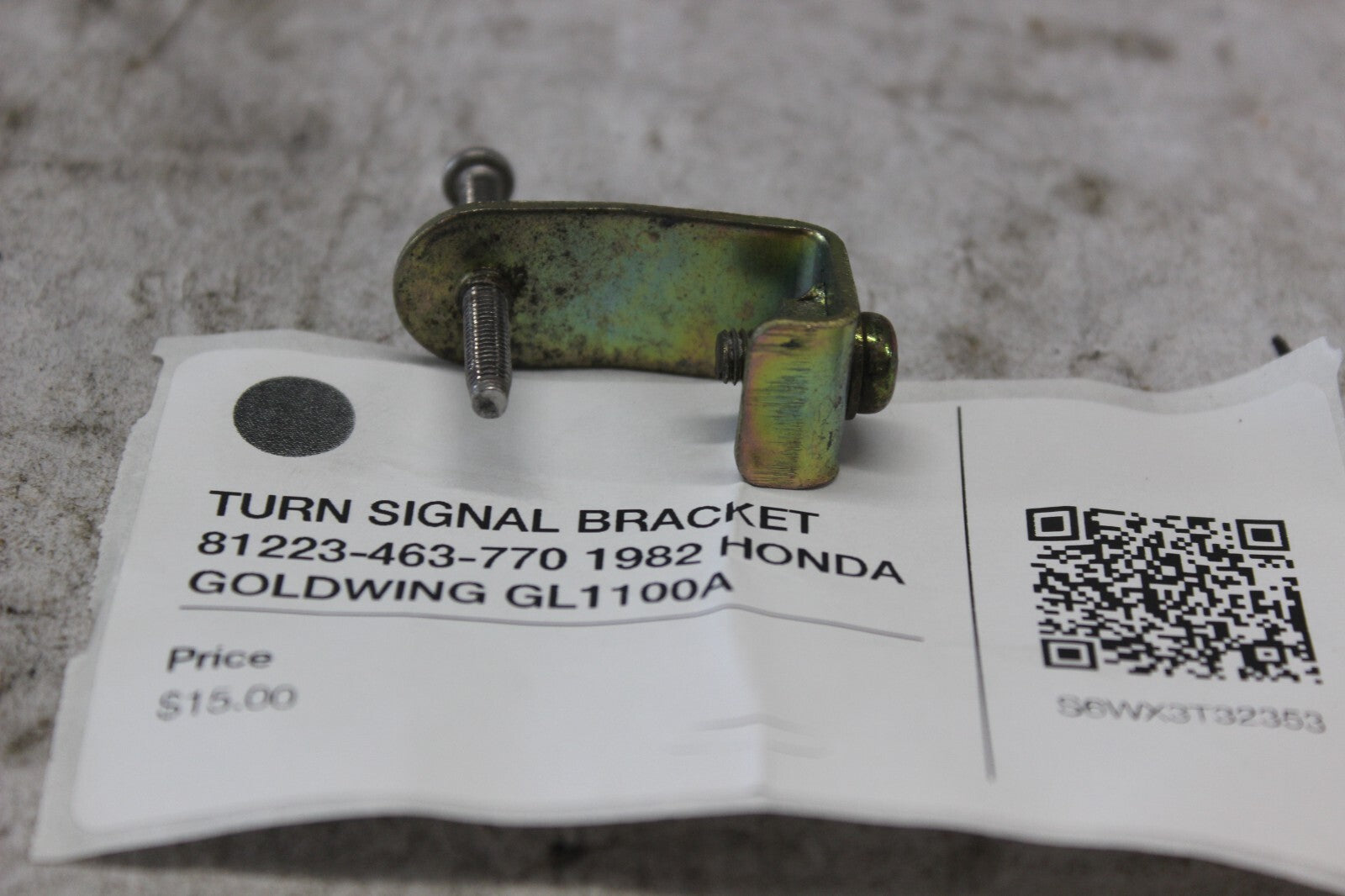 TURN SIGNAL BRACKET 81223-463-770 1982 HONDA GOLDWING GL1100A