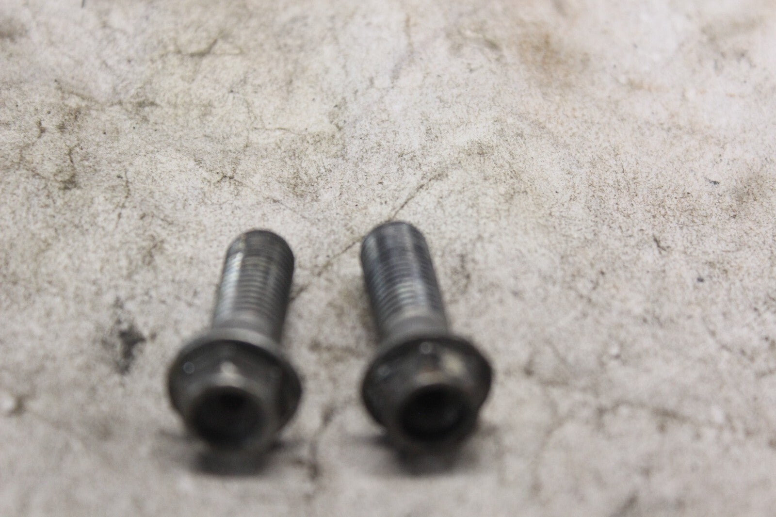 FRONT CALIPER MOUNTING BOLT 2PCS 09103-10320 2002 SUZUKI HAYABUSA GSX1300R