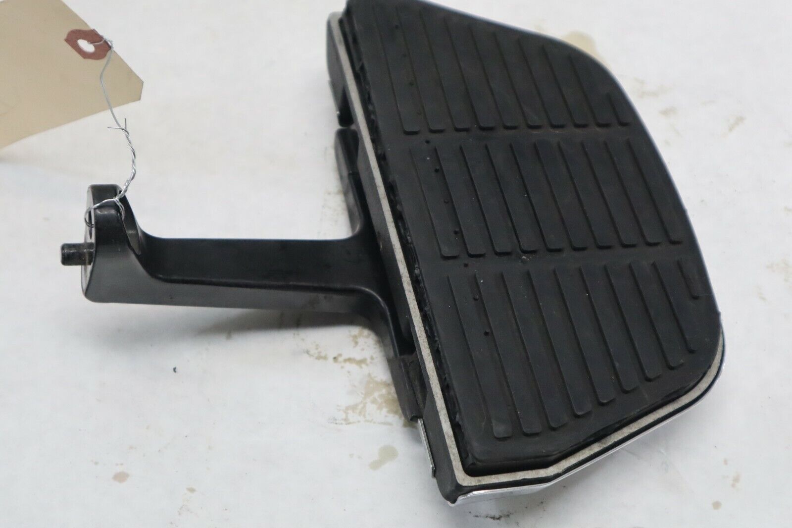 OEM Harley Davidson Passenger Footboard Floorboard 2005 Road King Blk/Red