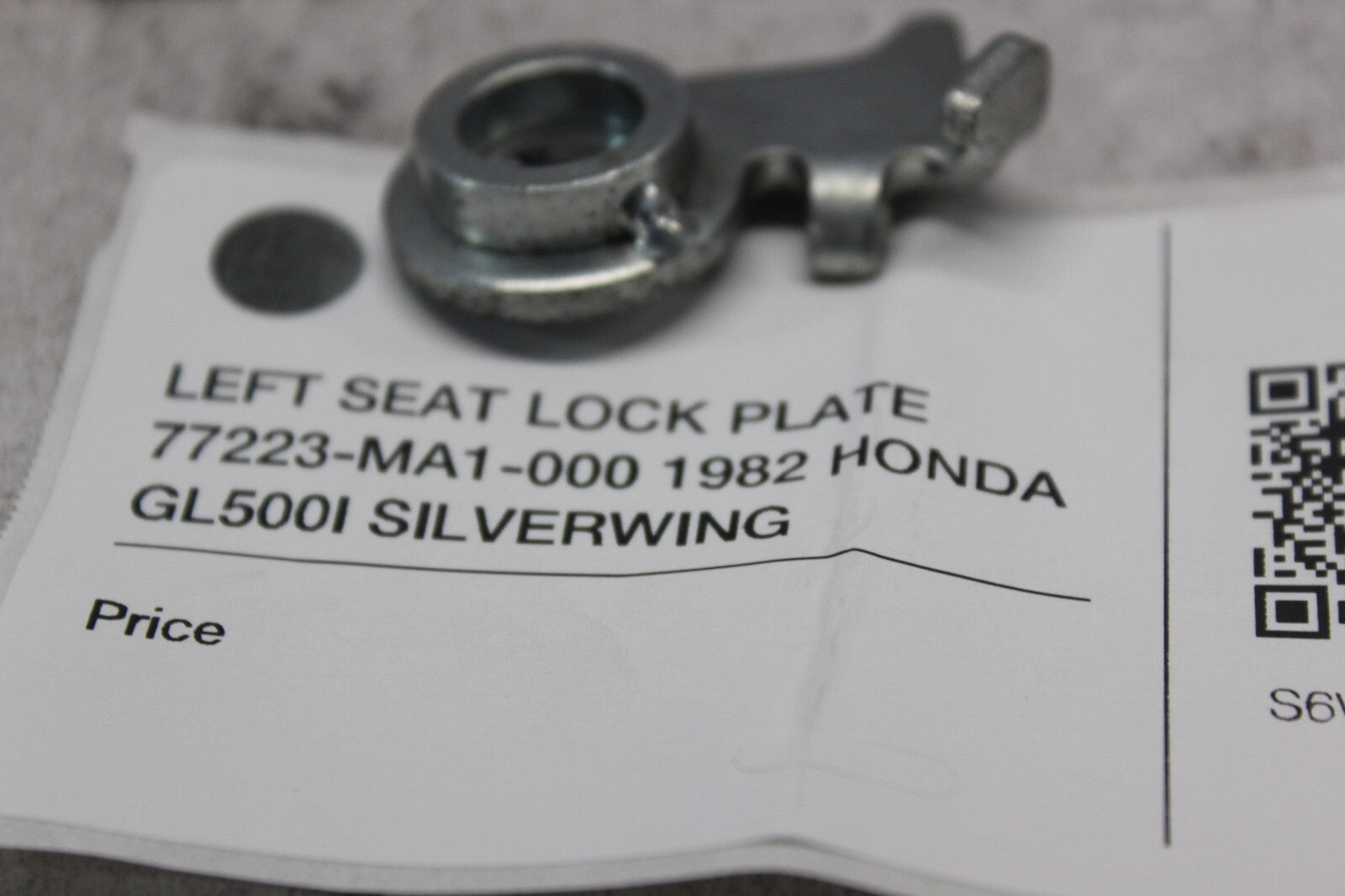 LEFT SEAT LOCK PLATE 77223-MA1-000 1982 HONDA GL500I SILVERWING
