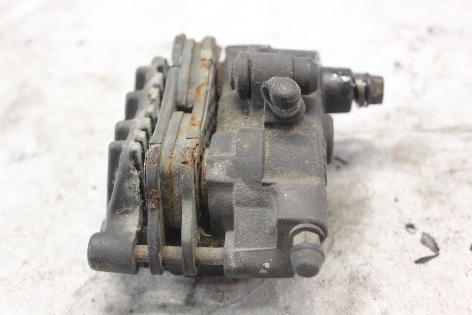 REAR CALIPER ASSY 43150-MCW-D01 2002 HONDA VFR800 INTERCEPTOR