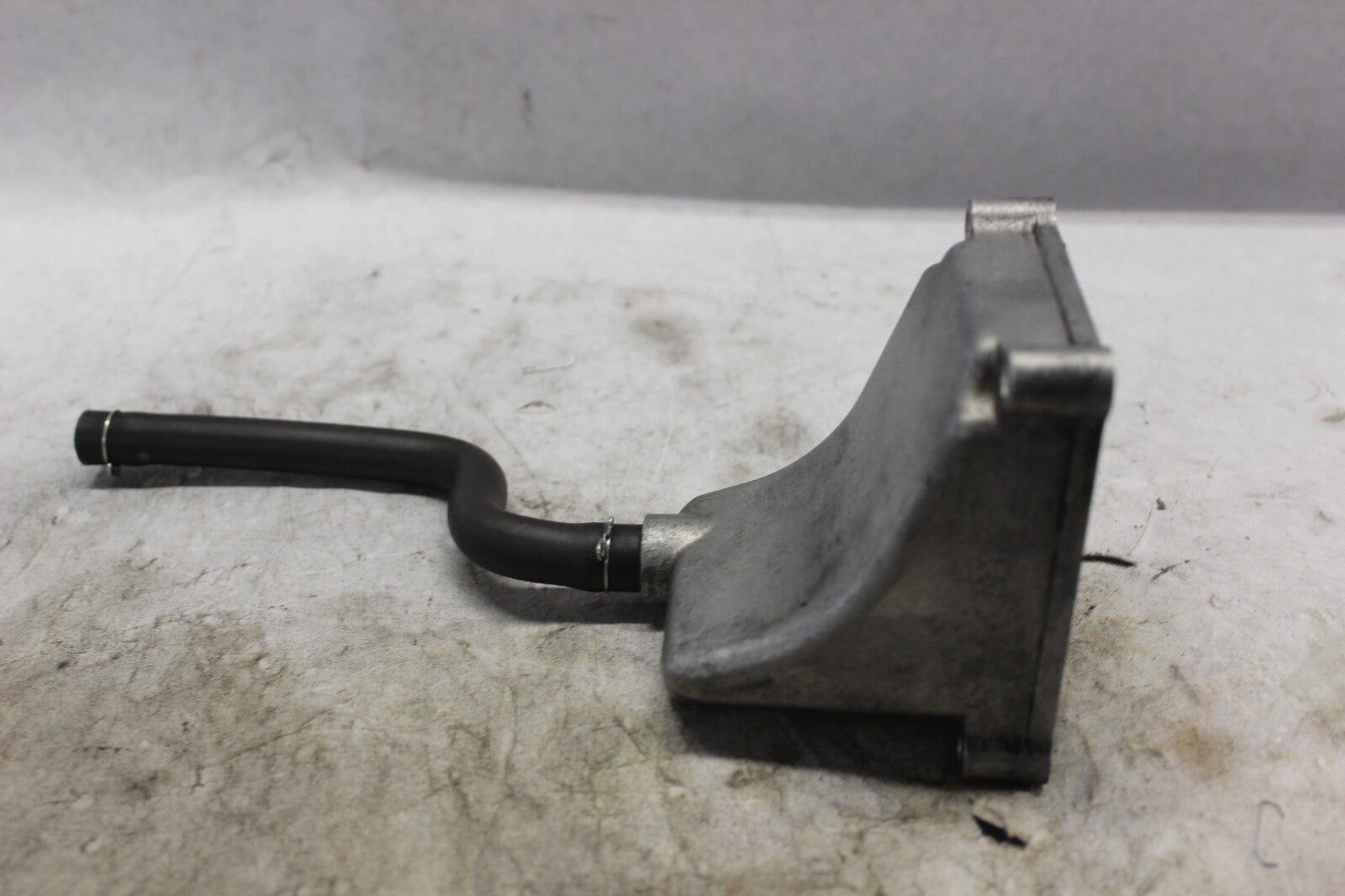 BREATHER COVER W/ HOSE 11330-24F01 2002 SUZUKI HAYABUSA GSX1300R