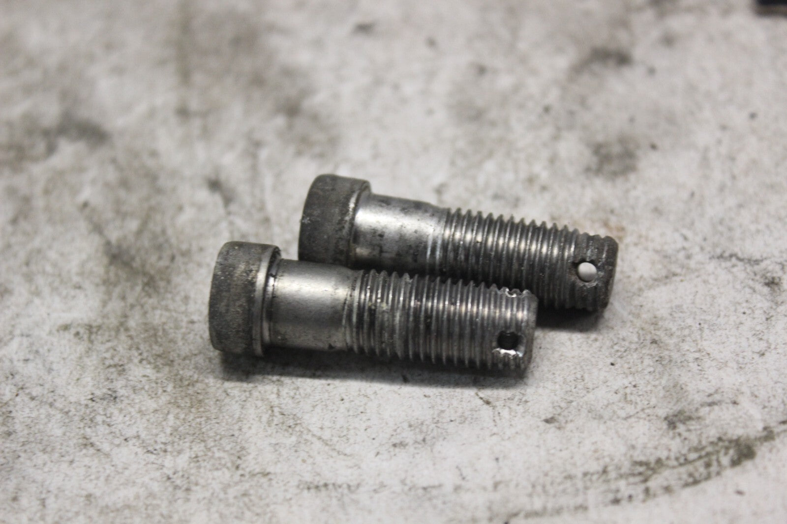 REAR ROD MOUNTING BOLT 2PCS 90122-MCW-D00 2002 HONDA VFR800 INTERCEPTOR