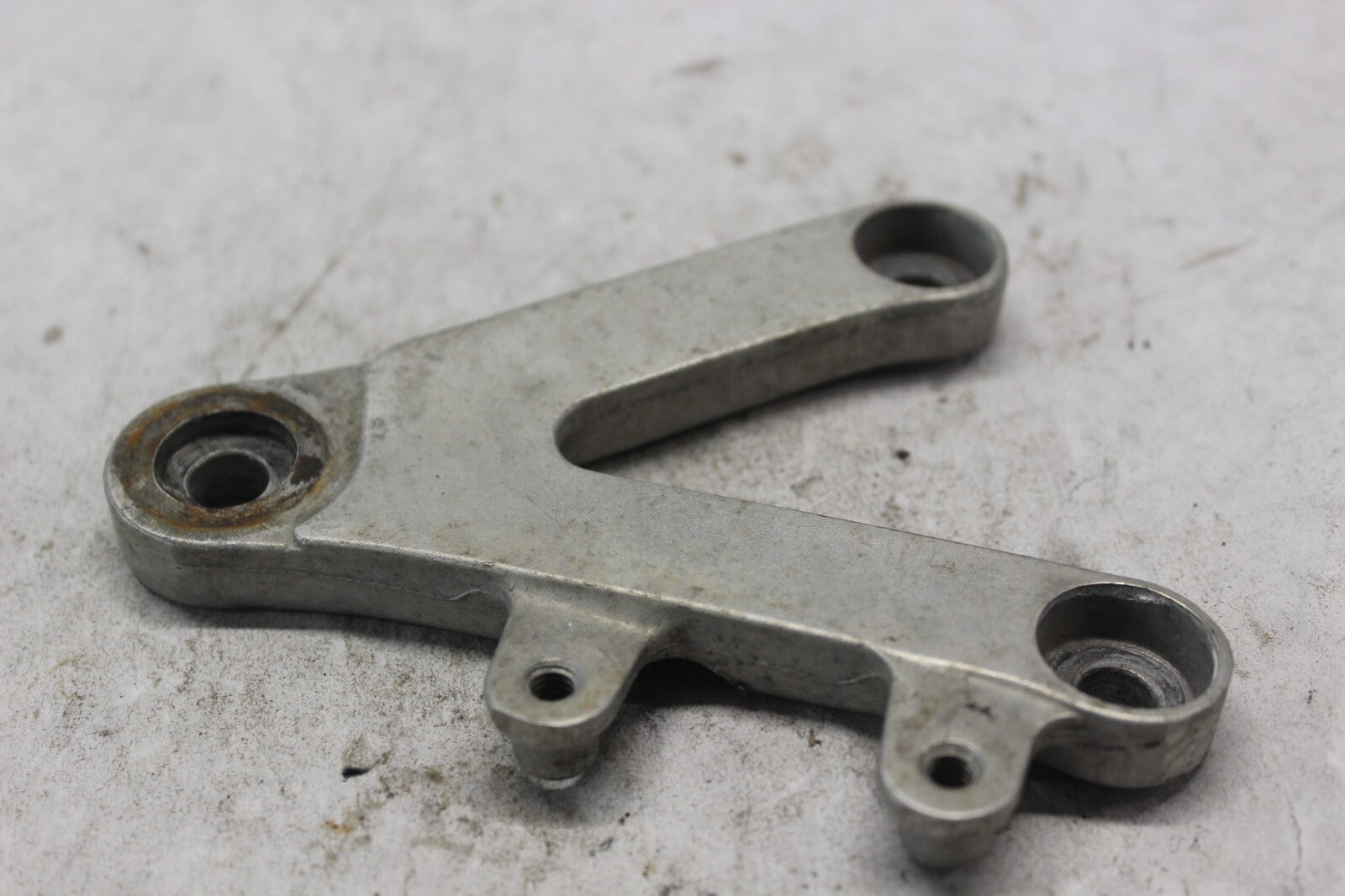 LEFT MAIN STEP HOLDER 50700-MAS-E00 1998 HONDA CBR900RR