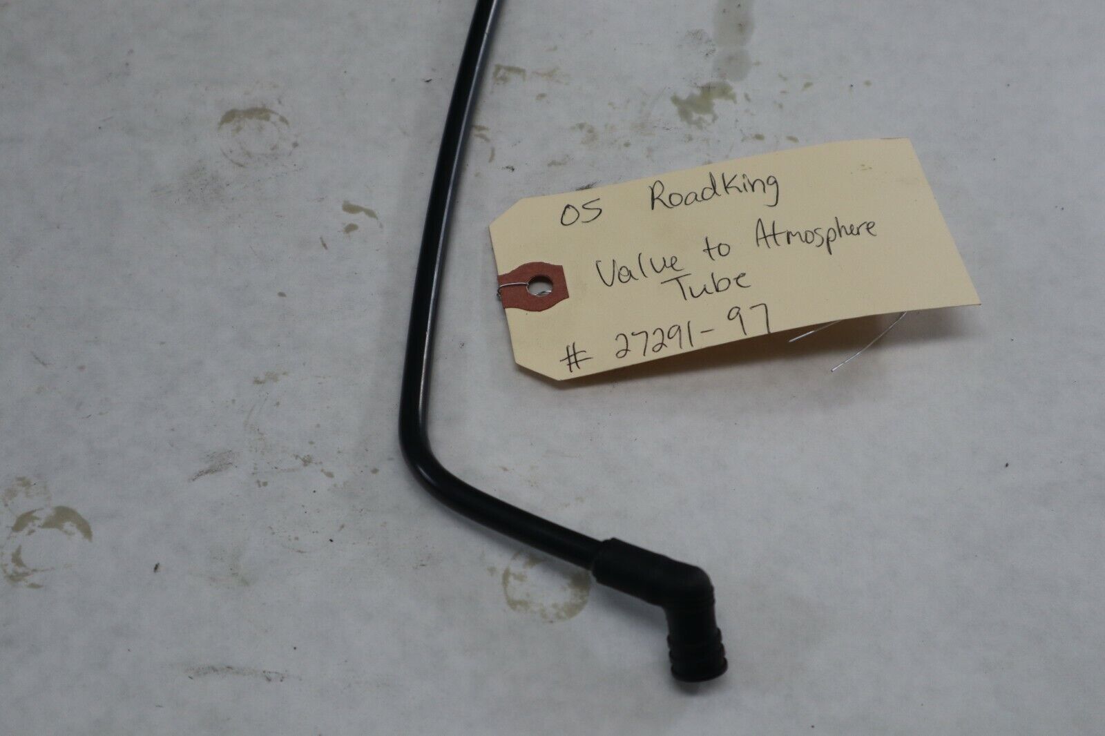 OEM Harley Davidson Valve To Atmosphere Tube 2005 Road King Blk/Red 27291-97
