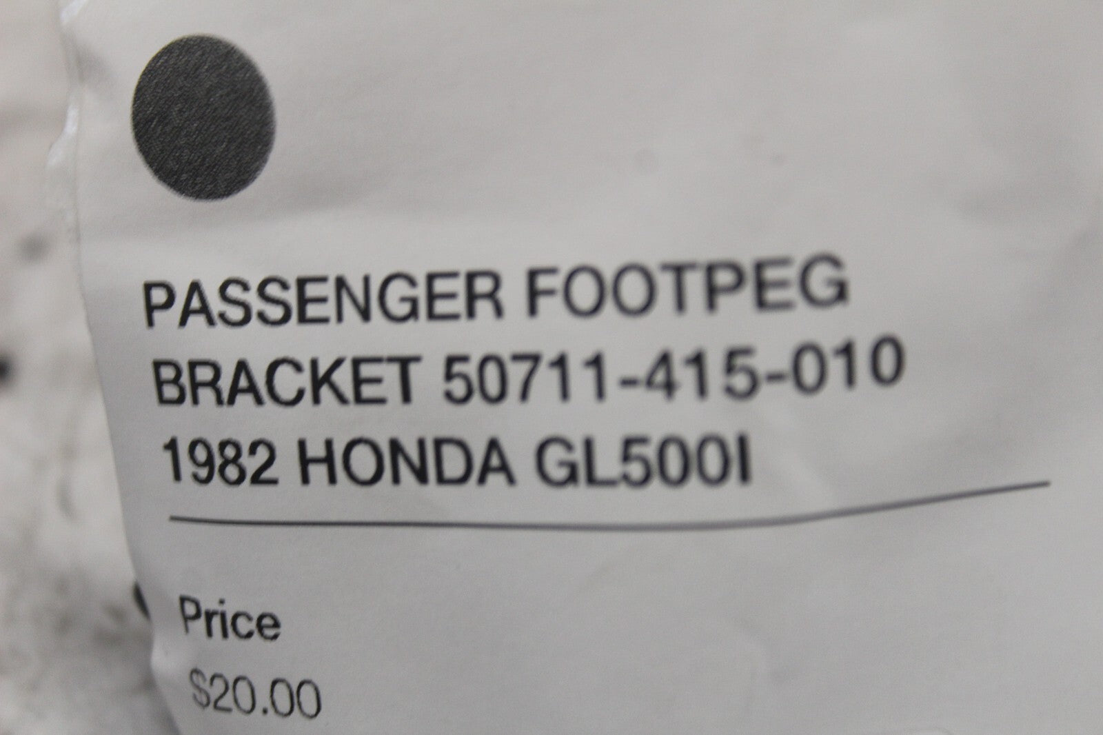 PASSENGER FOOTPEG BRACKET 50711-415-010 1982 HONDA GL500I SILVERWING