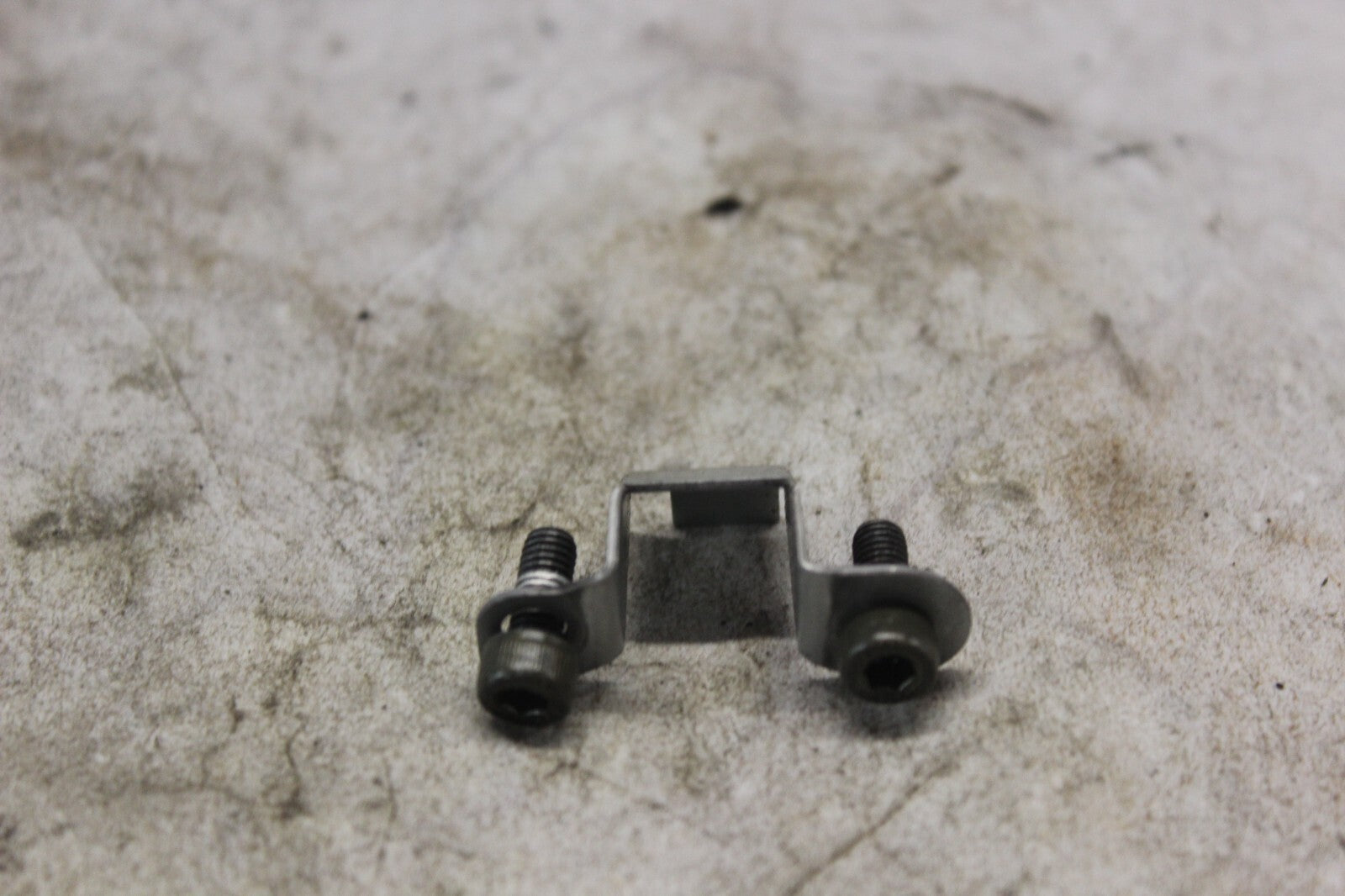 MAGNETO CLAMP W/ BOLTS 32371-24F00 2002 SUZUKI HAYABUSA GSX1300R