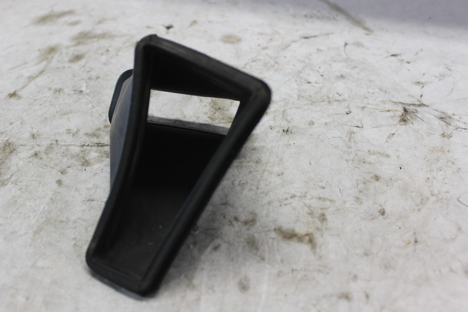 LEFT AIR DUCT TUBE 64276-463-770 1982 HONDA GOLDWING GL1100A