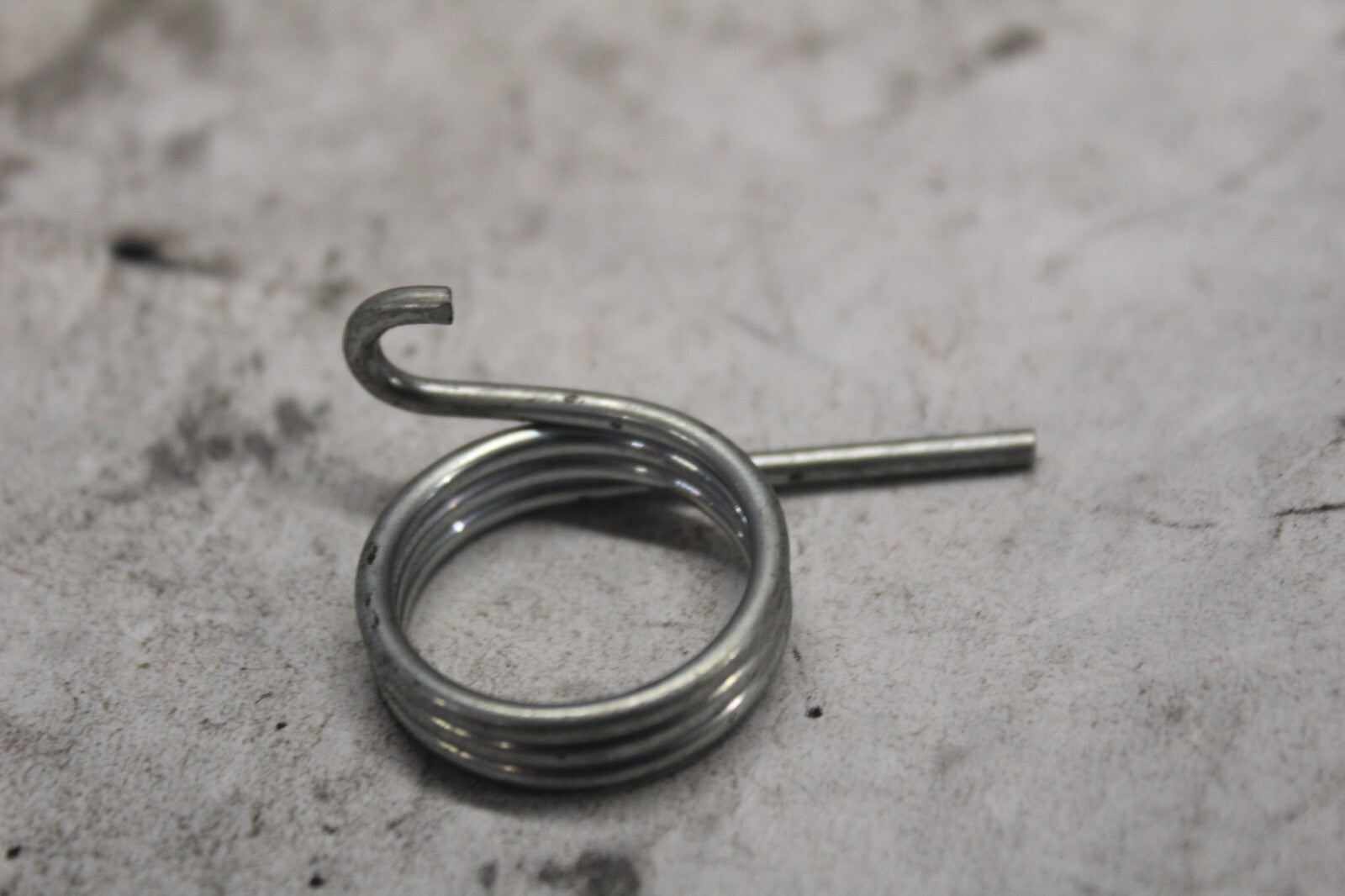 LEFT SEAT LOCK SPRING B 77227-MA1-000 1982 HONDA GL500I SILVERWING