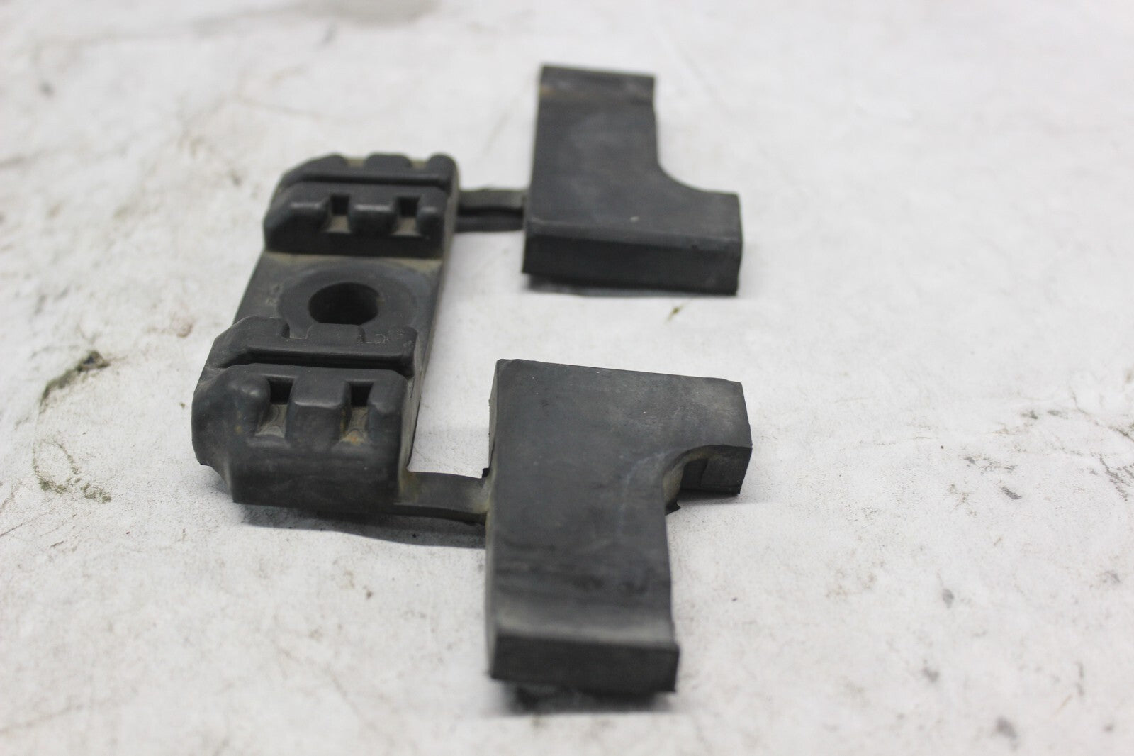 REAR FUEL TANK RUBBER 17613-MA1-000 1982 HONDA GL500I SILVERWING