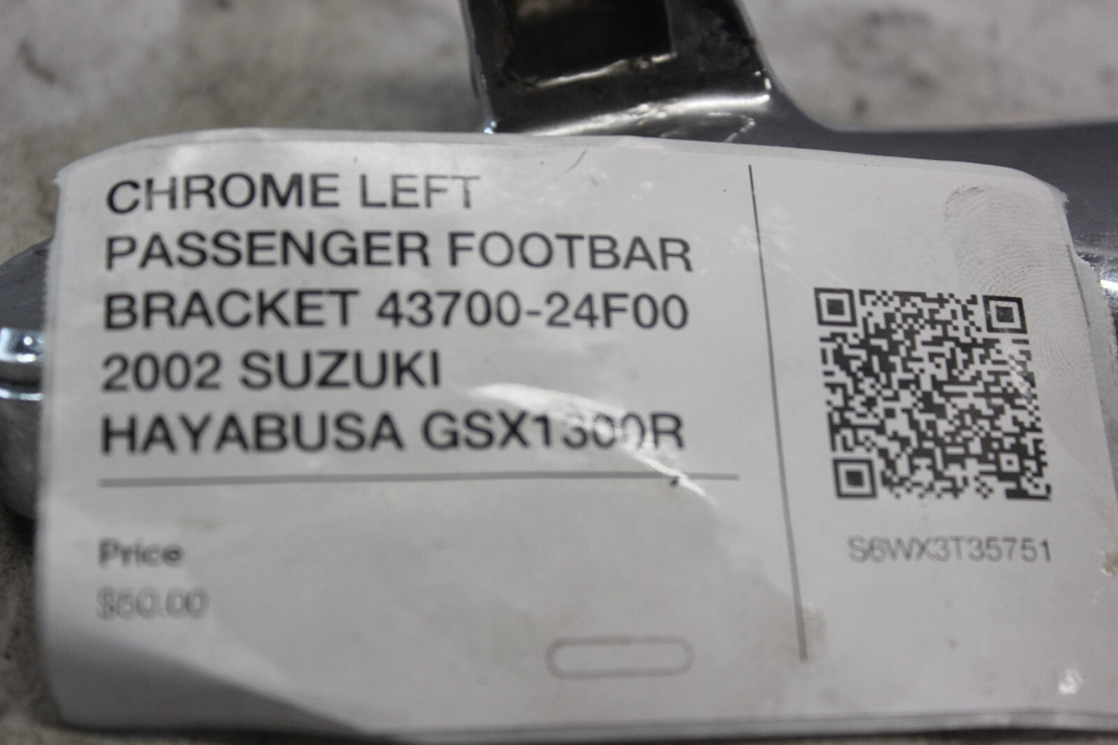 CHROME LEFT PASSENGER FOOTBAR BRACKET 43700-24F00 2002 SUZUKI HAYABUSA GSX1300R