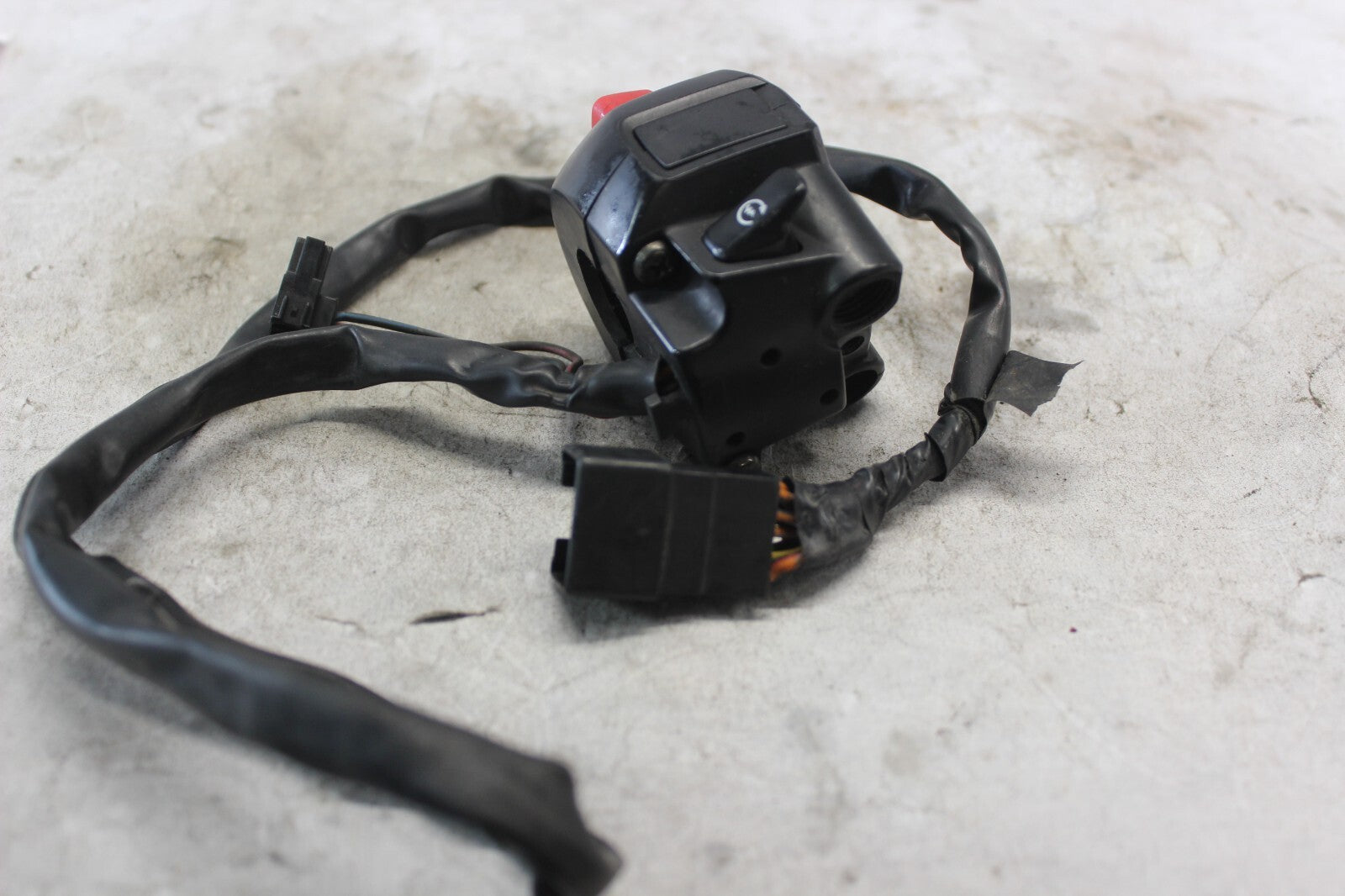 Handle Switch Assy. RIGHT #37200-33E31 2002 SUZUKI HAYABUSA GSX1300R