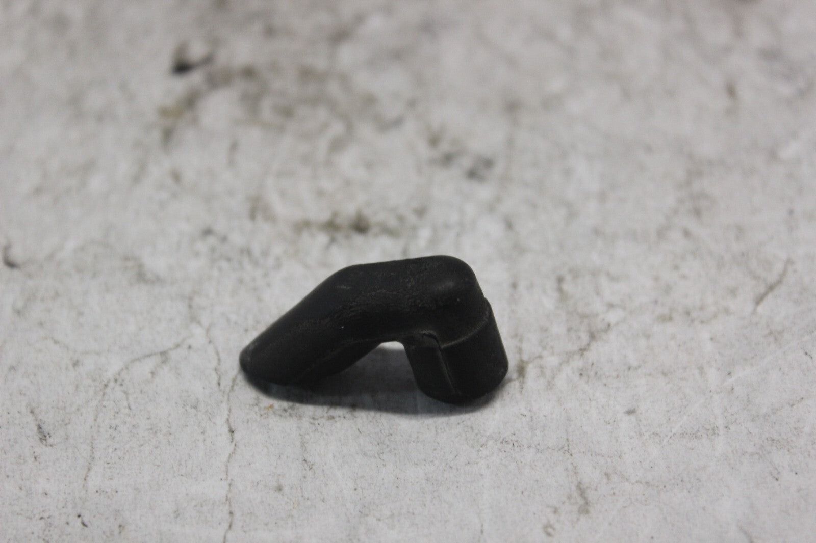 CLIP PIPE (HEADLIGHT) 33113-MAT-611  1998 HONDA CBR900RR