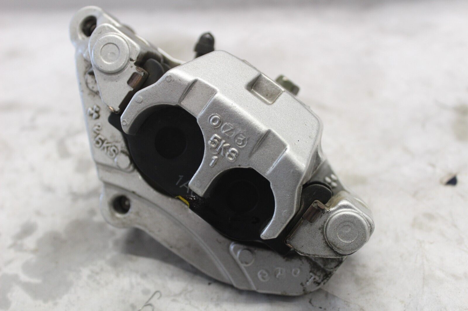 FRONT CALIPER ASSY RIGHT 5KS-2580U-00-00 2001 XVS1100A VSTAR CLASSIC