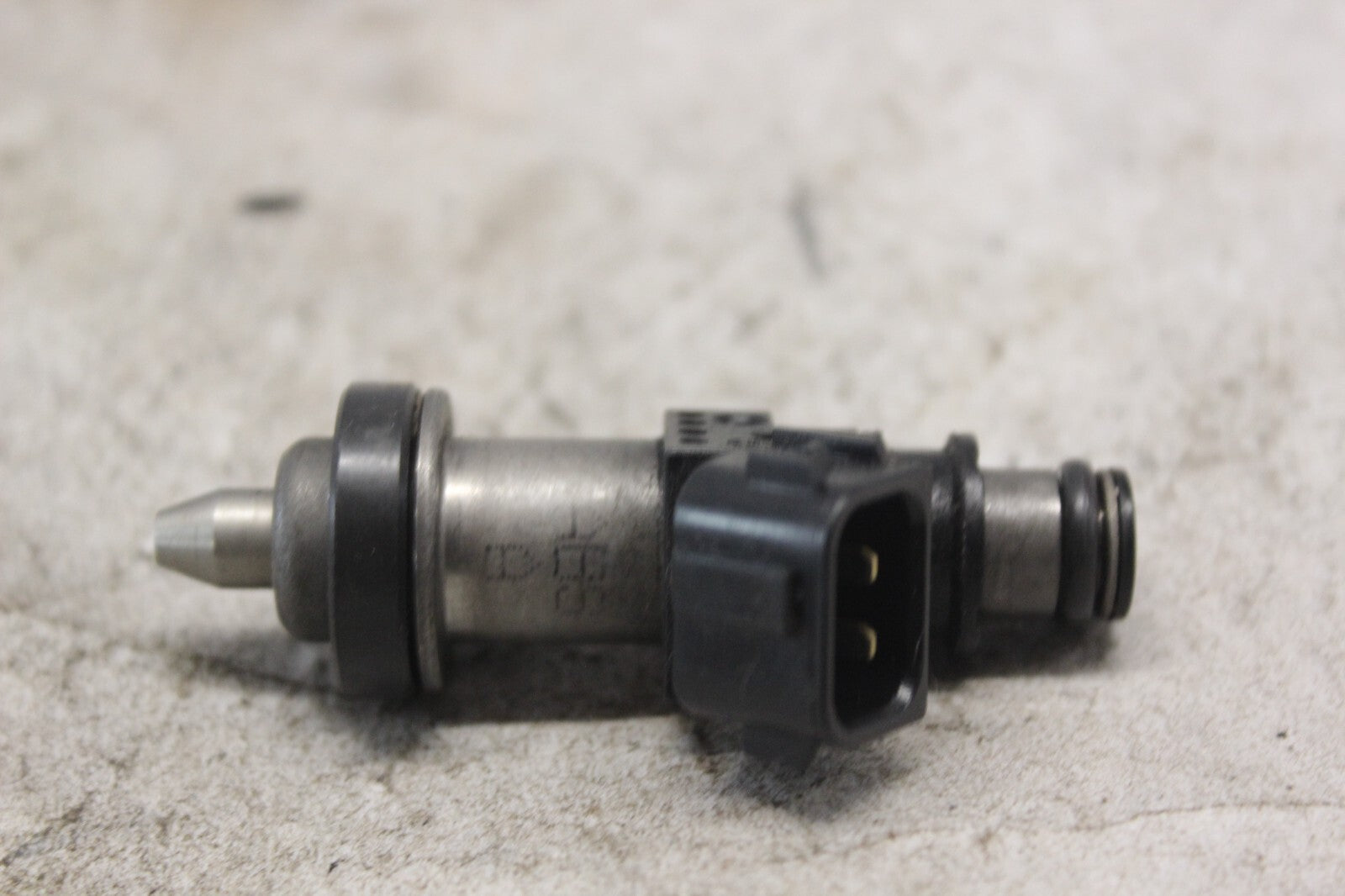 FUEL INJECTOR 15710-24F00 2002 SUZUKI HAYABUSA GSX1300R