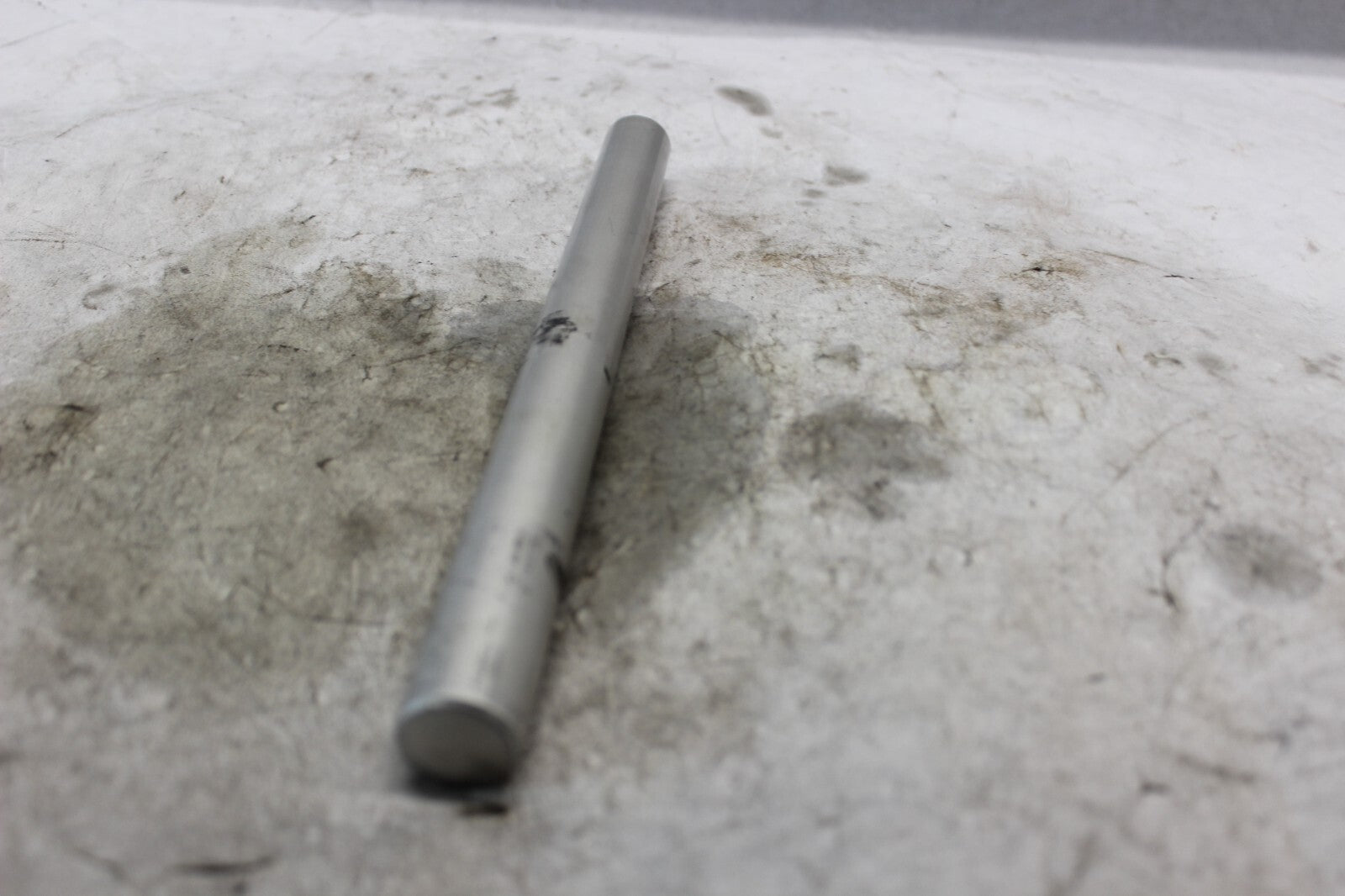 RIGHT HANDLEBAR 56111-24F01 2002 SUZUKI HAYABUSA GSX1300R