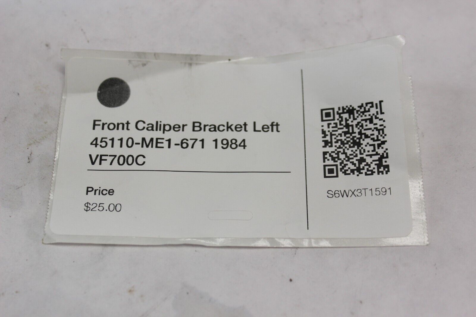 Front Caliper Bracket Left 45110-ME1-671 1984 Honda VF700C