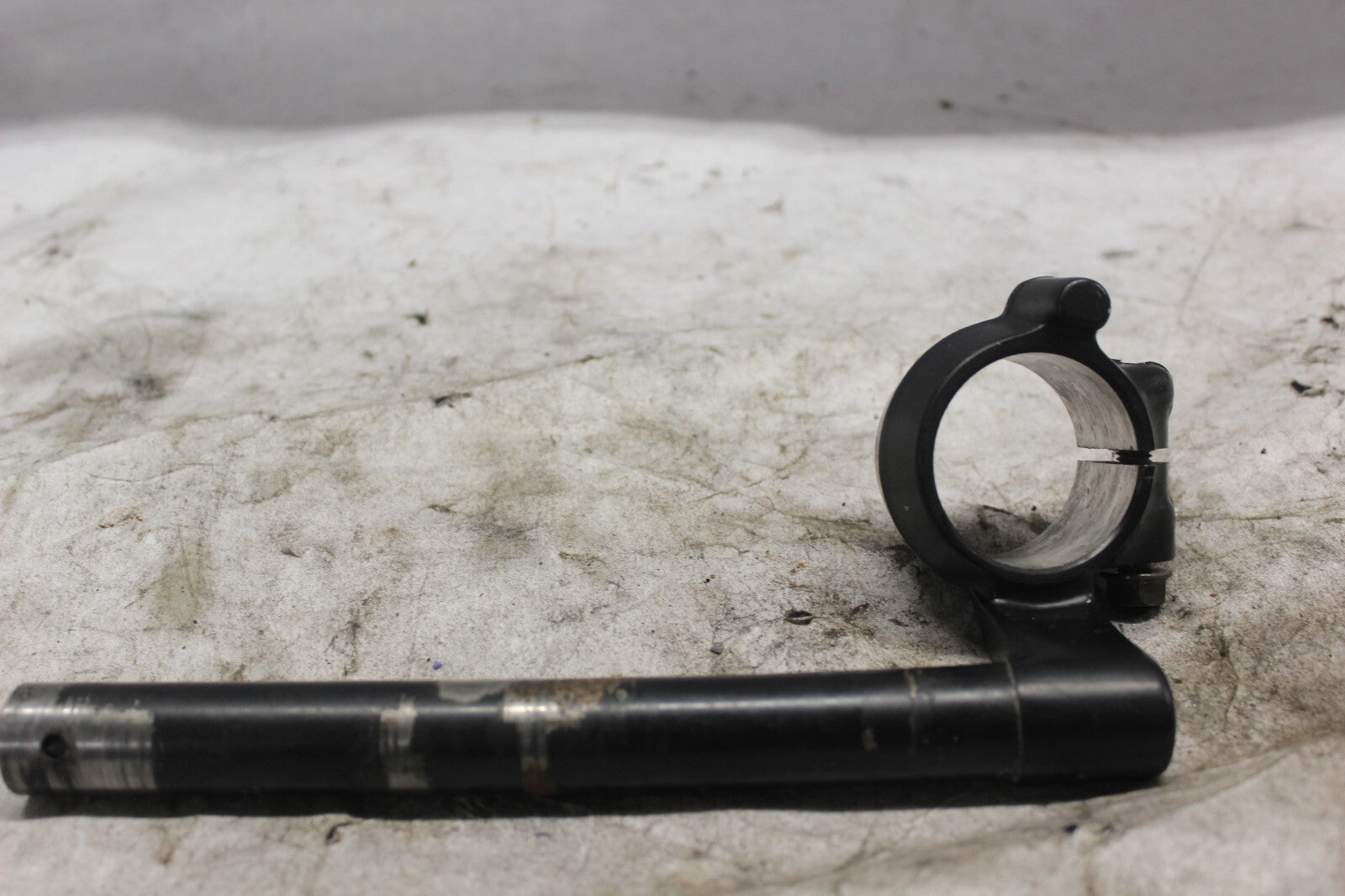 RIGHT HANDLEBAR BLACK SCRATCHED SEE PICS 53100-MAS-E00 1998 HONDA CBR900RR