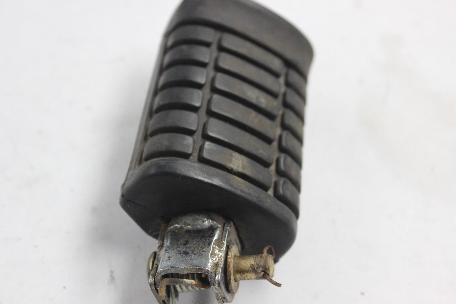 FRONT FOOTPEG LEFT 50642-MB1-000 1983 HONDA VF750C MAGNA