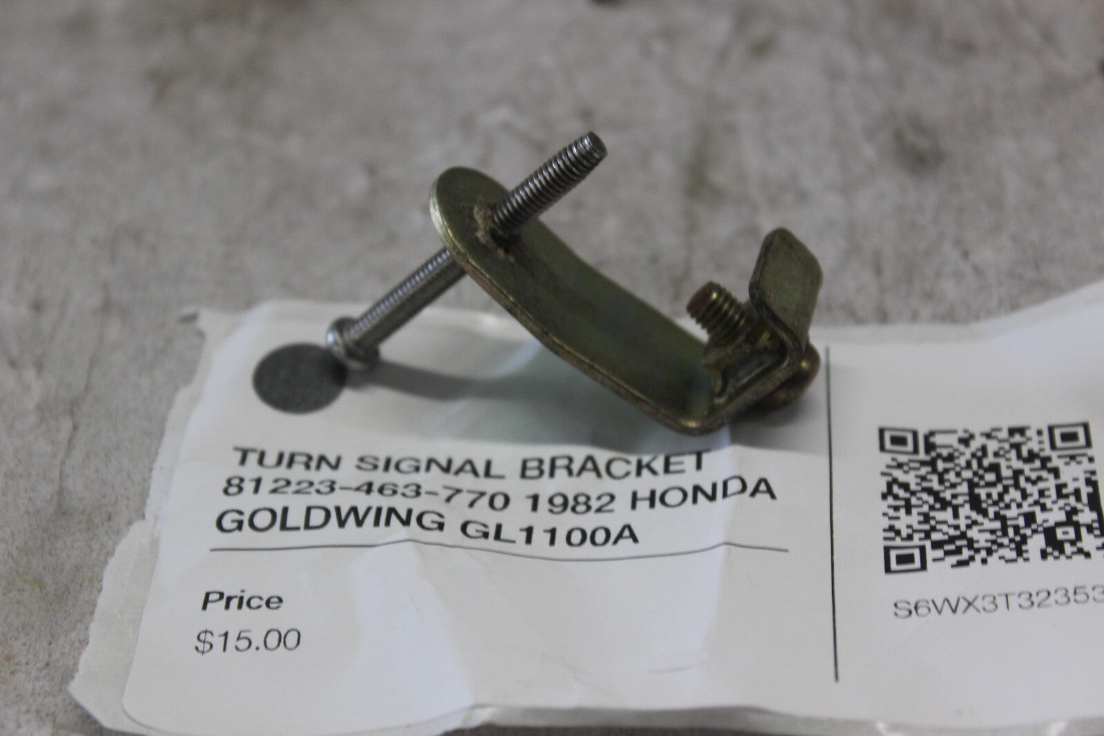 TURN SIGNAL BRACKET 81223-463-770 1982 HONDA GOLDWING GL1100A