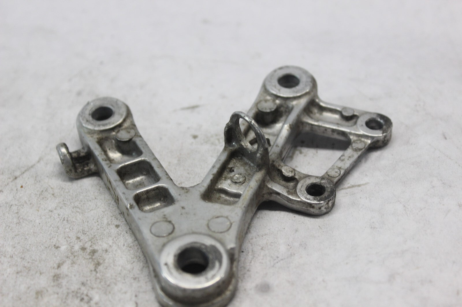 RIGHT MAIN STEP HOLDER 50600-MAS-E00 1998 HONDA CBR900RR