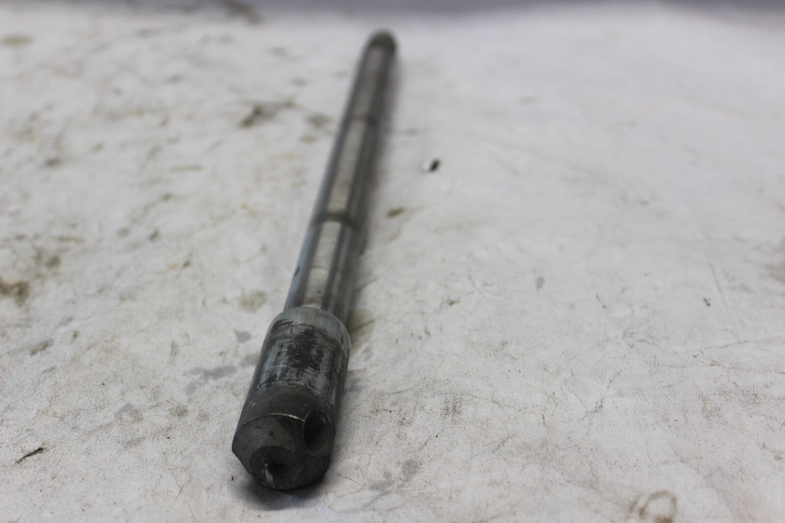 REAR WHEEL AXLE 42301-463-000 1982 HONDA GOLDWING GL1100A