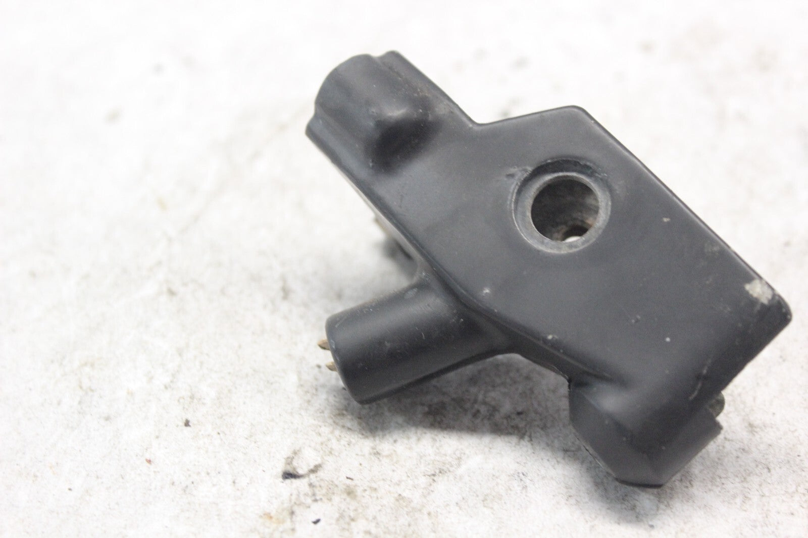 LEFT HANDLEBAR BRACKET 53172-KT8-710 1998 HONDA CBR900RR