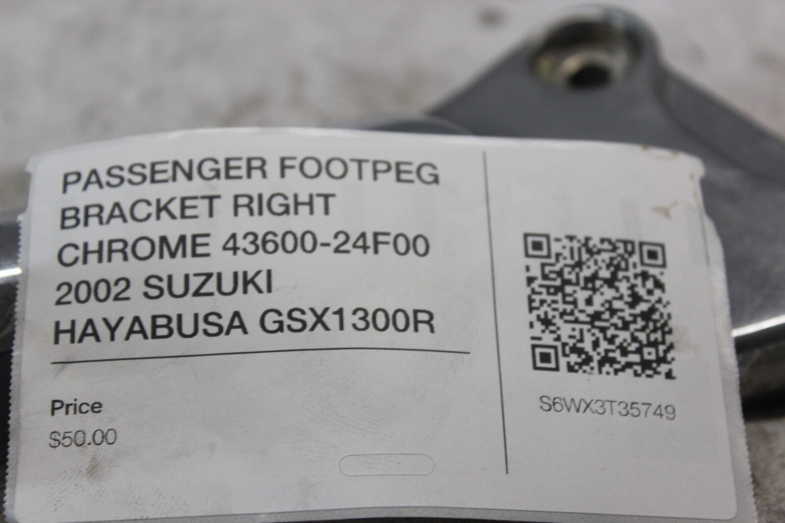 PASSENGER FOOTPEG BRACKET RIGHT CHROME 43600-24F00 2002 SUZUKI HAYABUSA GSX1300R
