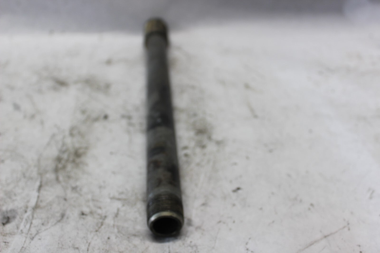 SWINGARM PIVOT SHAFT 61211-33E00 2002 SUZUKI GSX-R1000