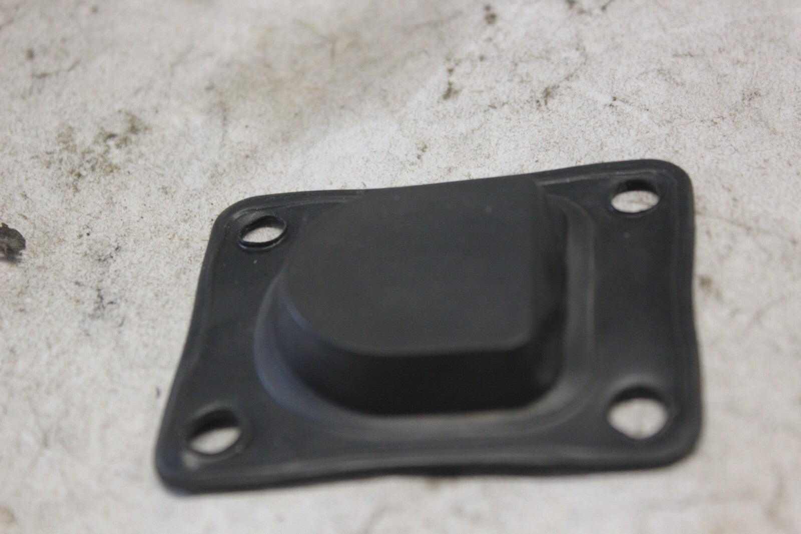 SADDLEBAG LOCK RUBBER 81217-463-770 1982 HONDA GOLDWING GL1100A