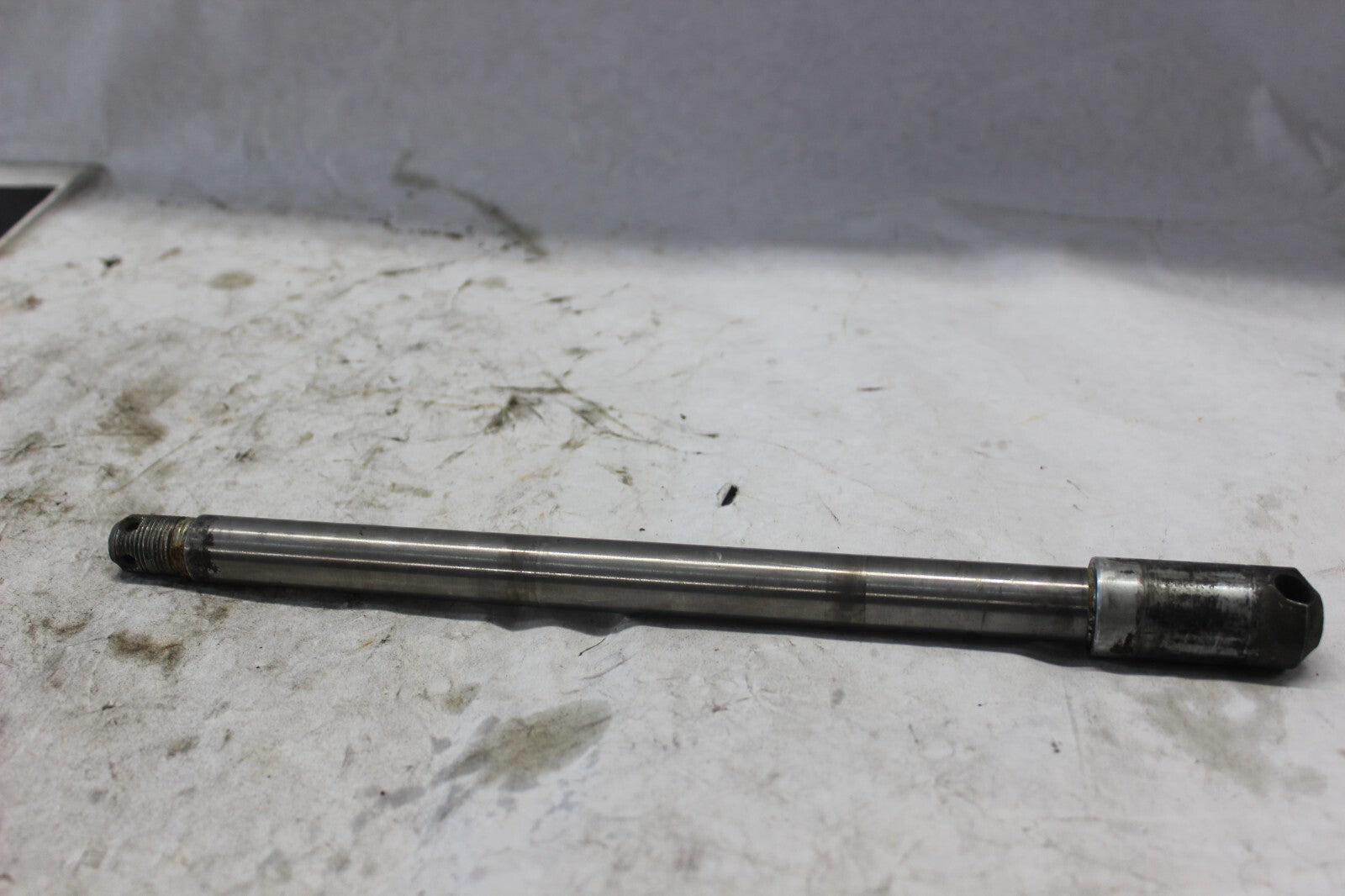 REAR WHEEL AXLE 42301-463-000 1982 HONDA GOLDWING GL1100A