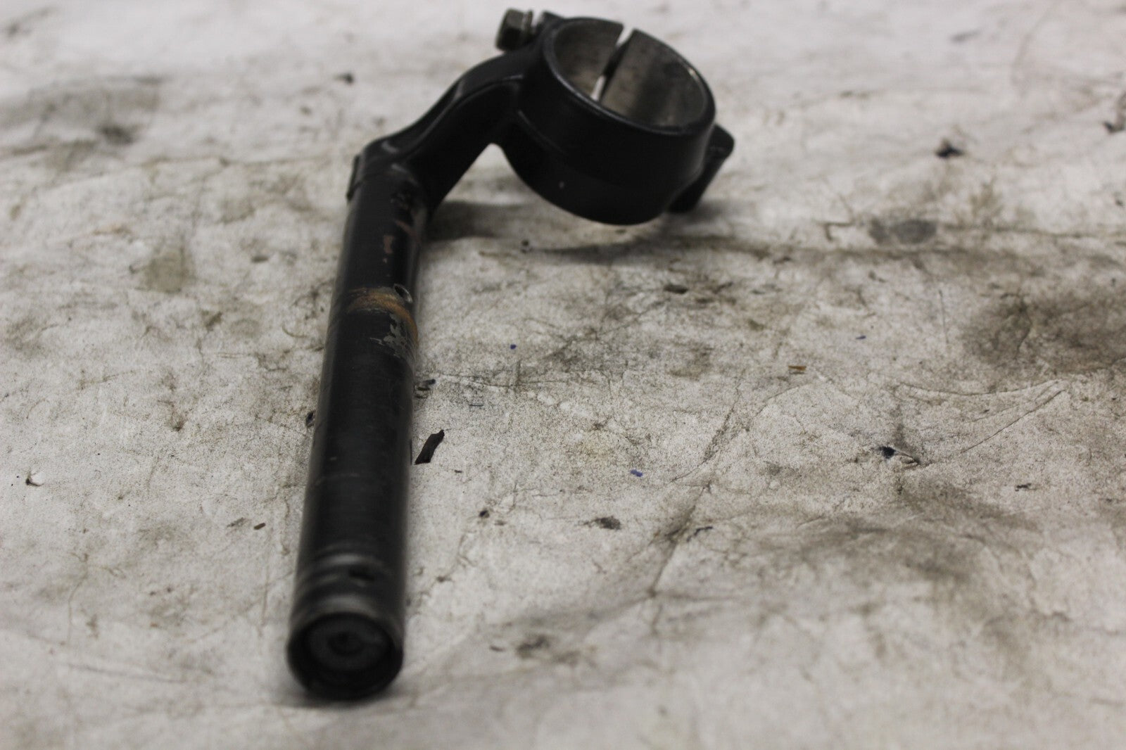 RIGHT HANDLEBAR BLACK SCRATCHED SEE PICS 53100-MAS-E00 1998 HONDA CBR900RR