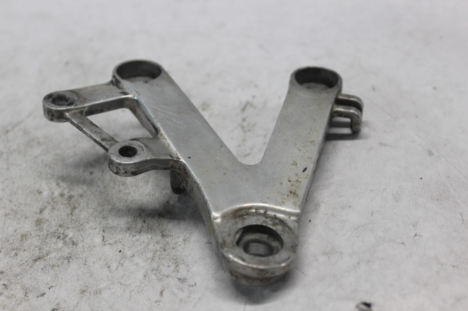 RIGHT MAIN STEP HOLDER 50600-MAS-E00 1998 HONDA CBR900RR