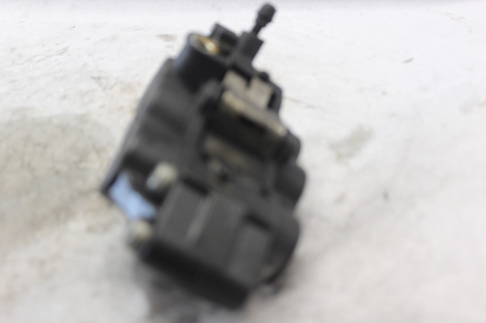 FRONT LEFT CALIPER ASSY 59300-33E11 2002 SUZUKI HAYABUSA GSX1300R