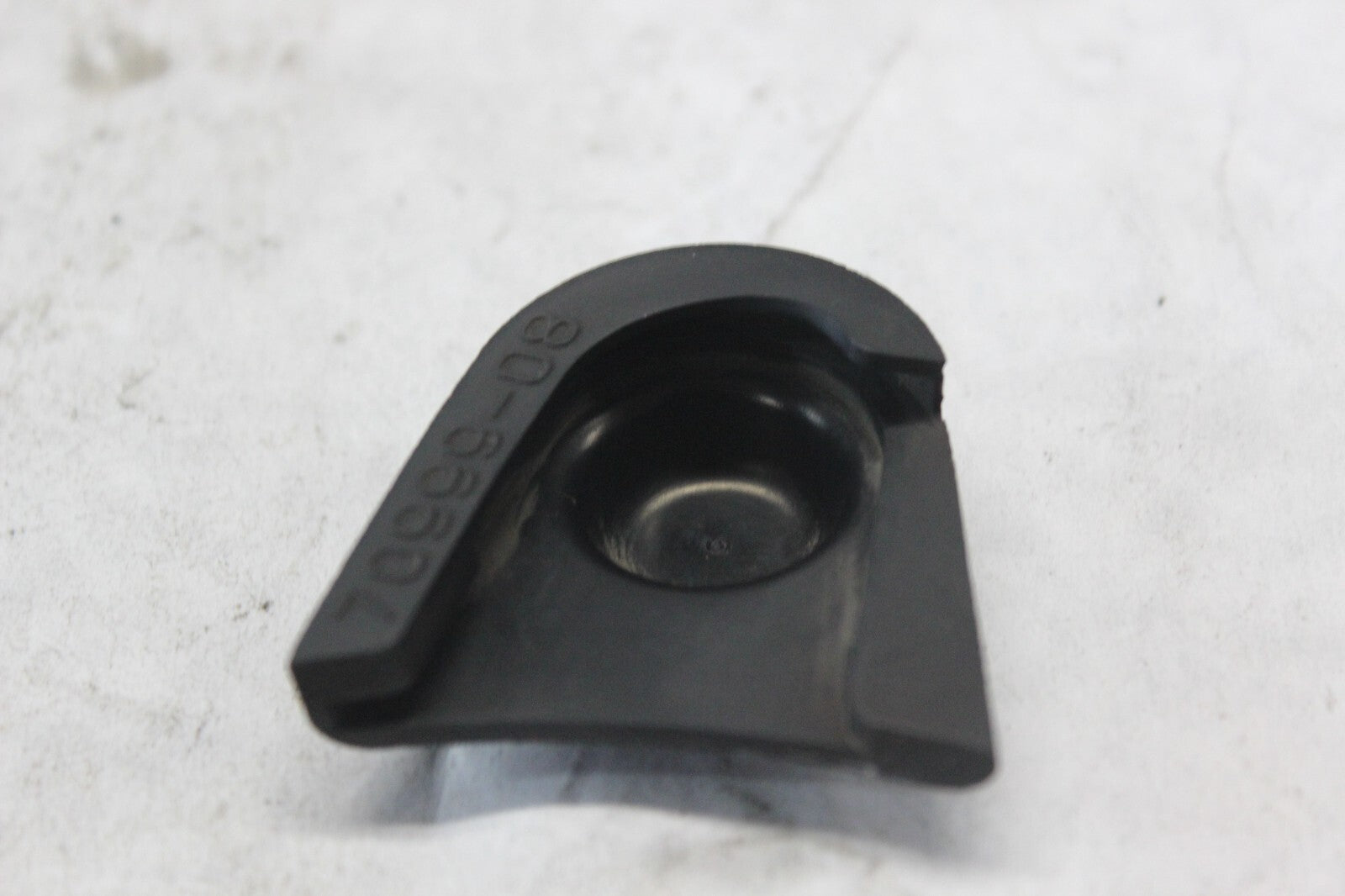 TANK BRACKET RUBBER BOOT LEFT 70999-08 2008 H-D ELECTRAGLIDE FLHT