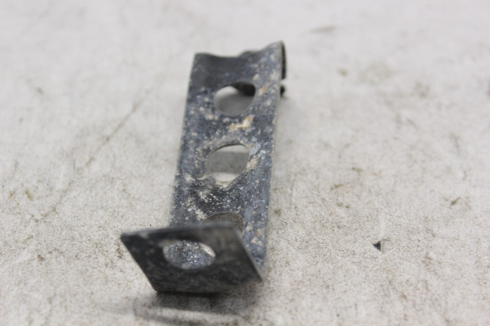 RIGHT MIDDLE COWL STAY 64531-MW0-000 1998 HONDA CBR900RR