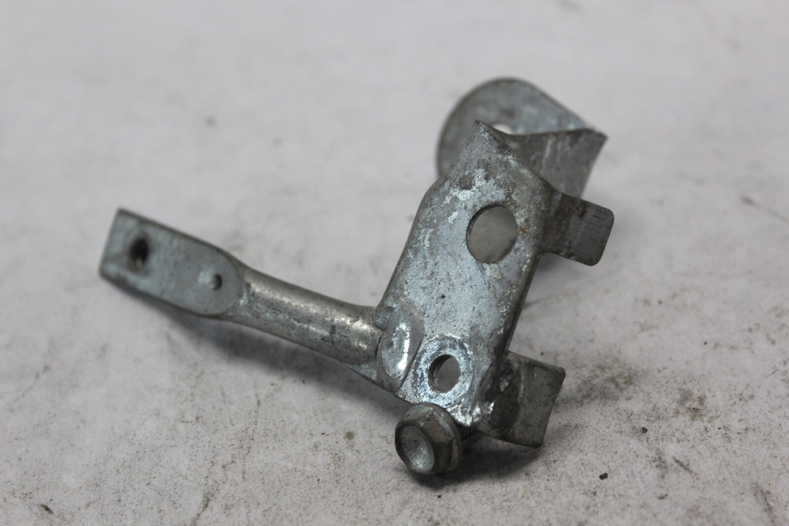 LEFT SIDE COVER STAY 50202-MAE-000 1998 HONDA CBR900RR