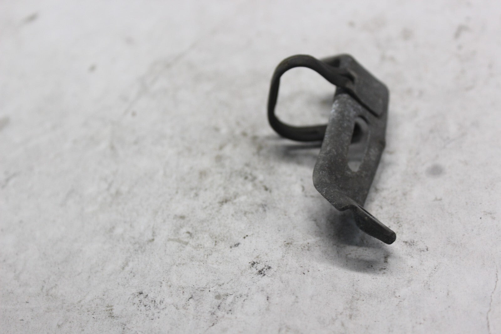 RIGHT LOWER COWL STAY 64546-MW0-000 1998 HONDA CBR900RR