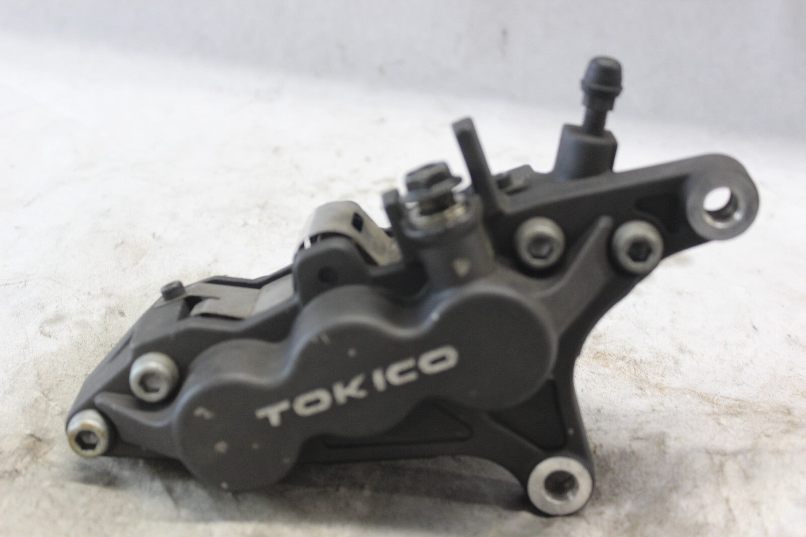 FRONT RIGHT CALIPER ASSY 59100-33E11 2002 SUZUKI HAYABUSA GSX1300R