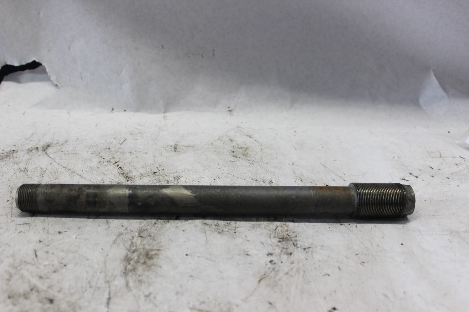 SWINGARM PIVOT SHAFT 61211-33E00 2002 SUZUKI GSX-R1000