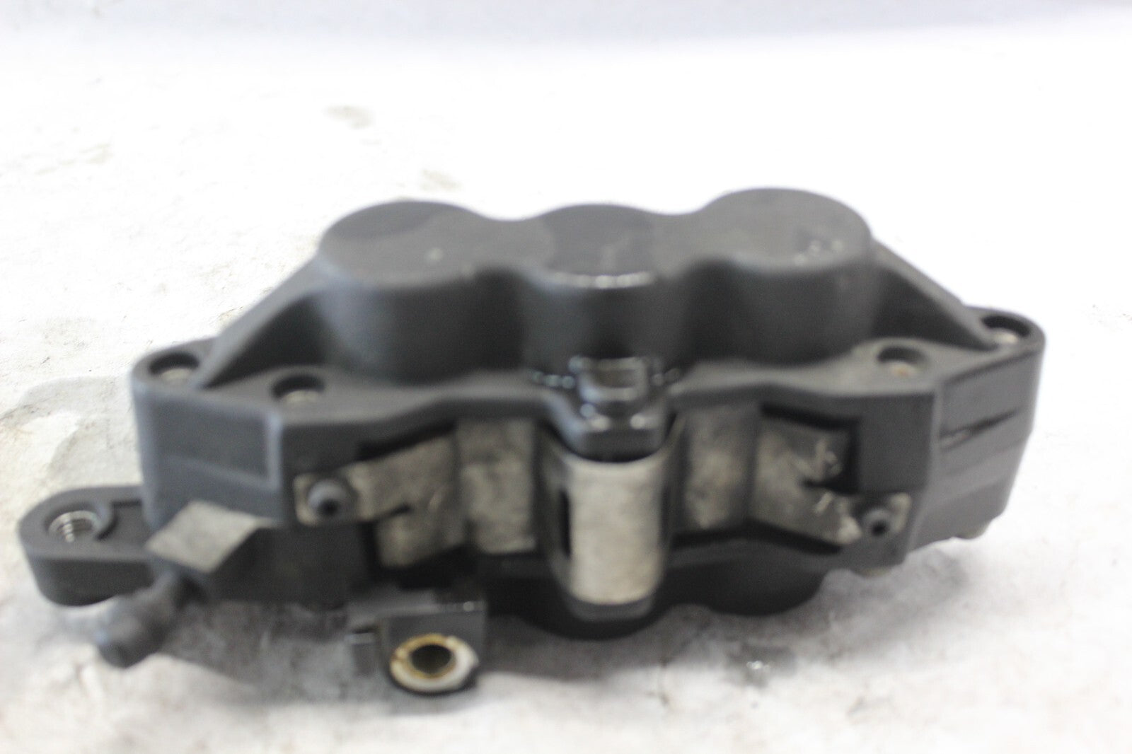 FRONT LEFT CALIPER ASSY 59300-33E11 2002 SUZUKI HAYABUSA GSX1300R