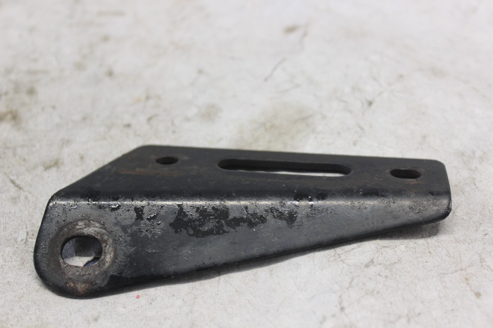RIGHT MUFFLER BRACKET 18340-463-000 1982 HONDA GOLDWING GL1100A